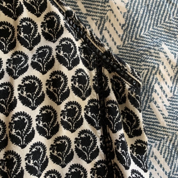 Tank top with crochet detail - Picture 2 of 3